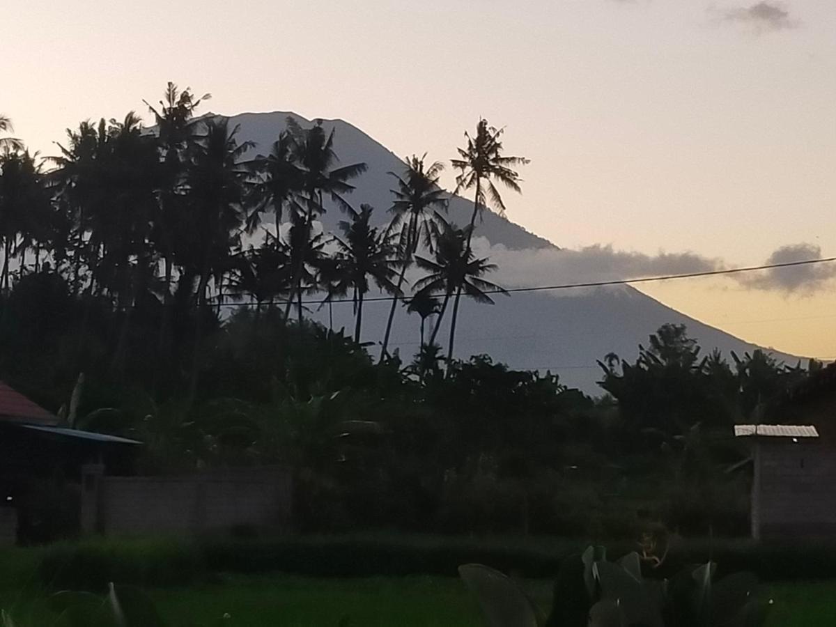 Limun Guesthouse Amlapura Buitenkant foto