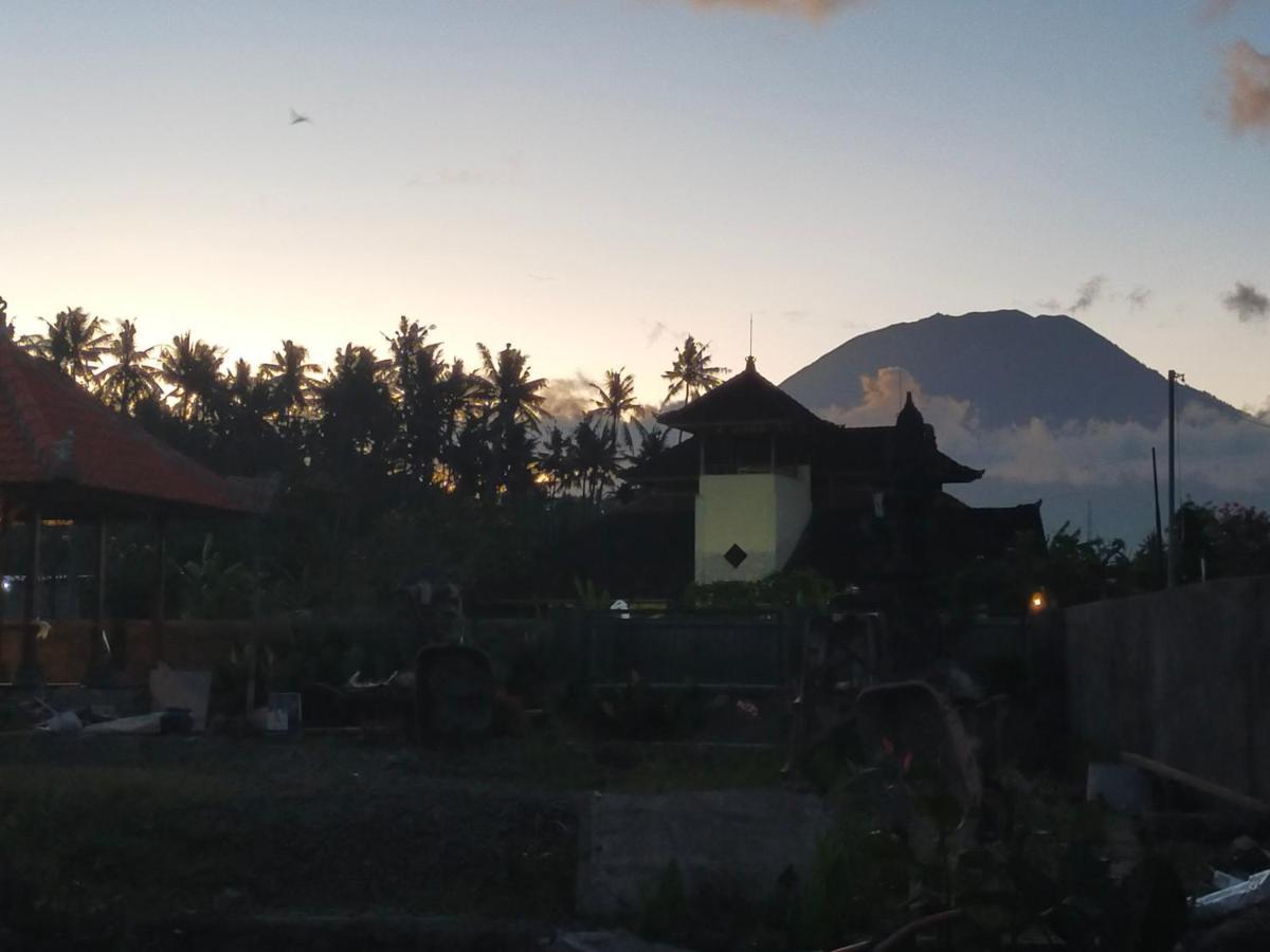 Limun Guesthouse Amlapura Buitenkant foto
