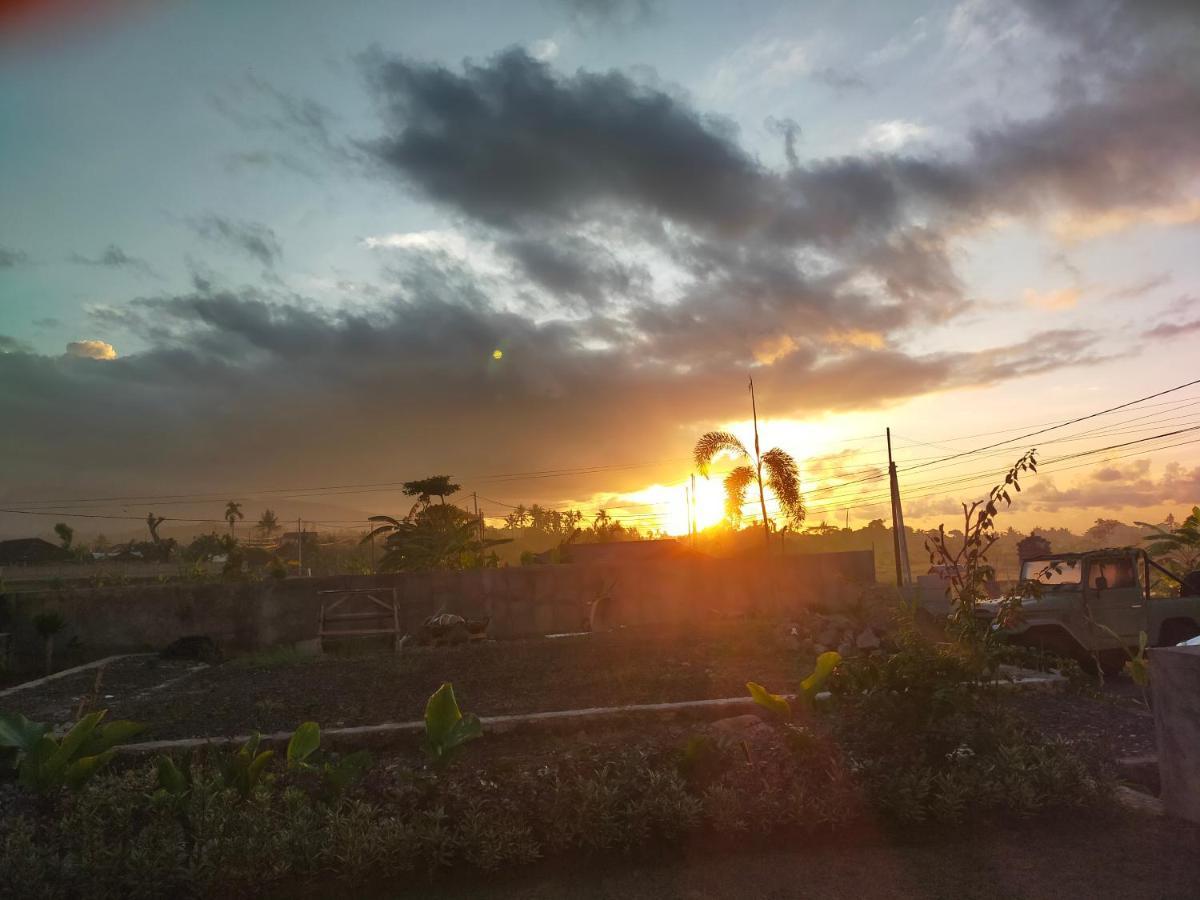 Limun Guesthouse Amlapura Buitenkant foto