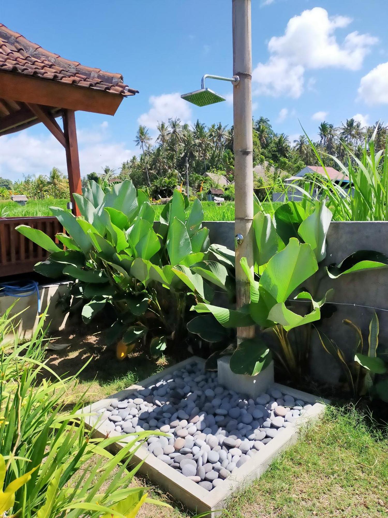 Limun Guesthouse Amlapura Buitenkant foto
