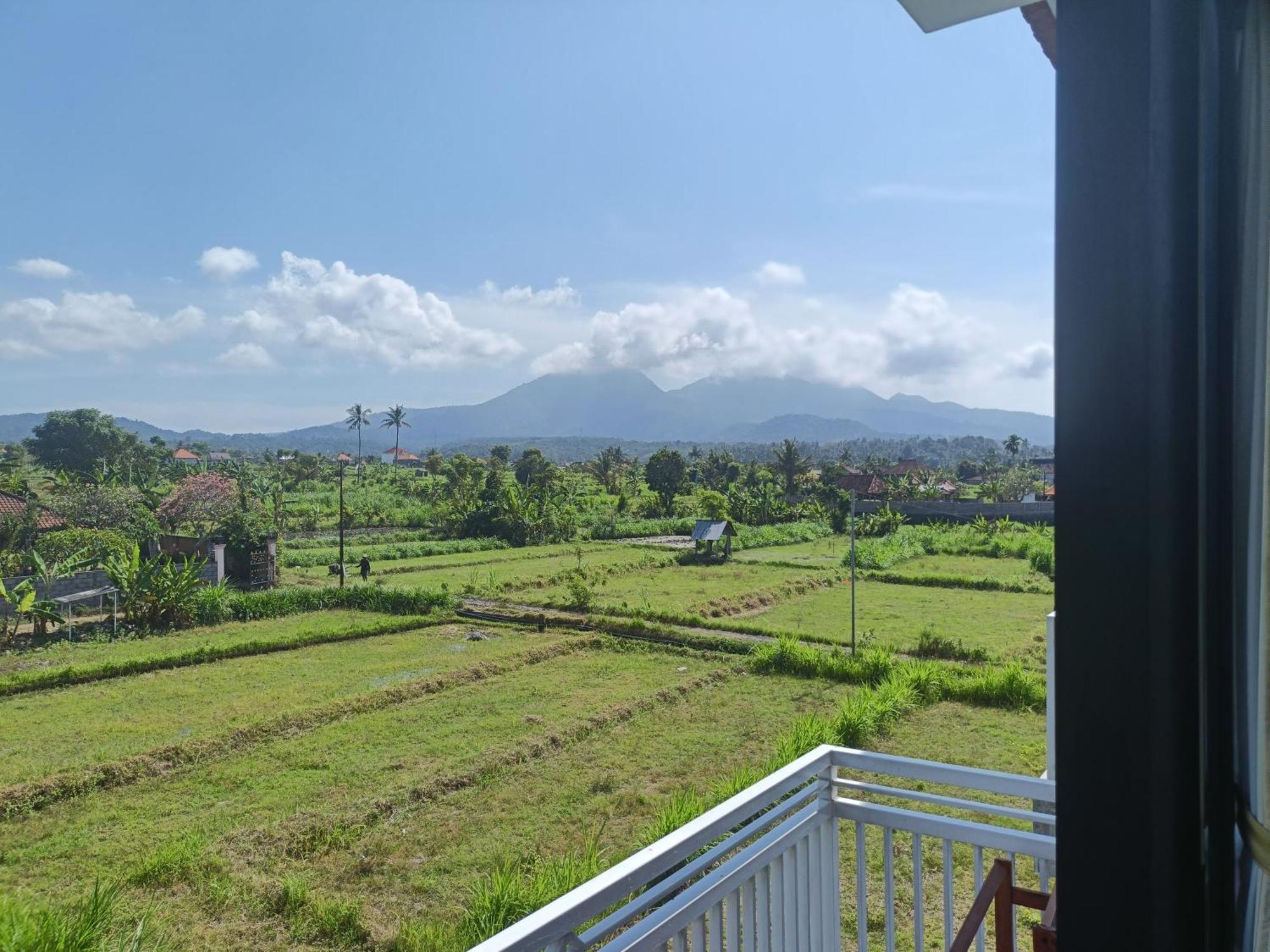 Limun Guesthouse Amlapura Buitenkant foto