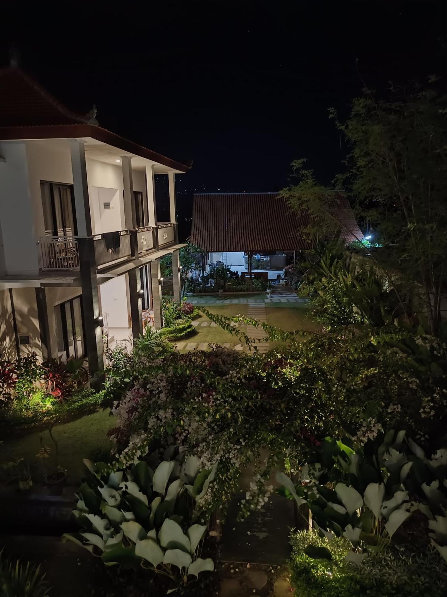 Limun Guesthouse Amlapura Buitenkant foto