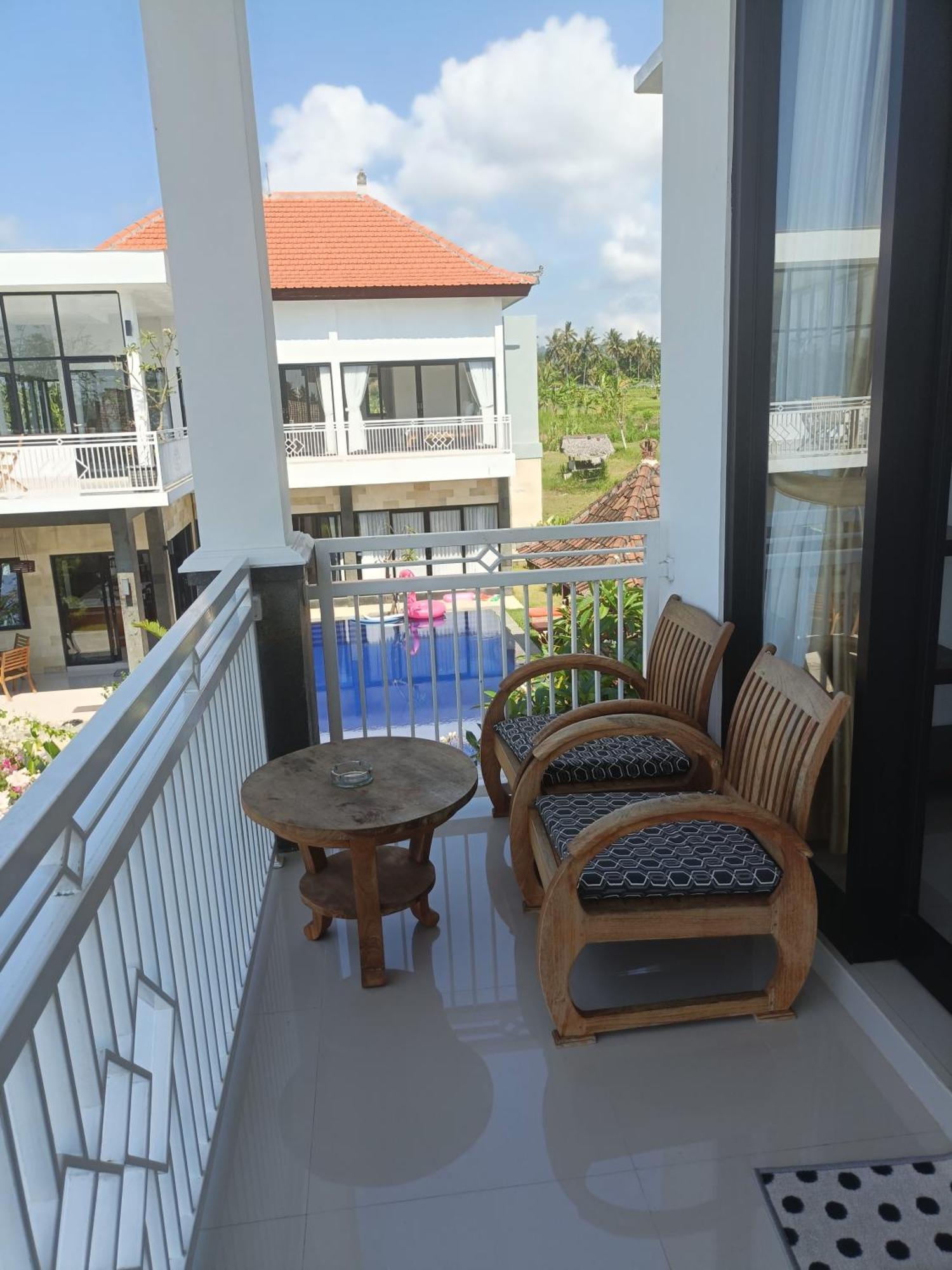 Limun Guesthouse Amlapura Buitenkant foto