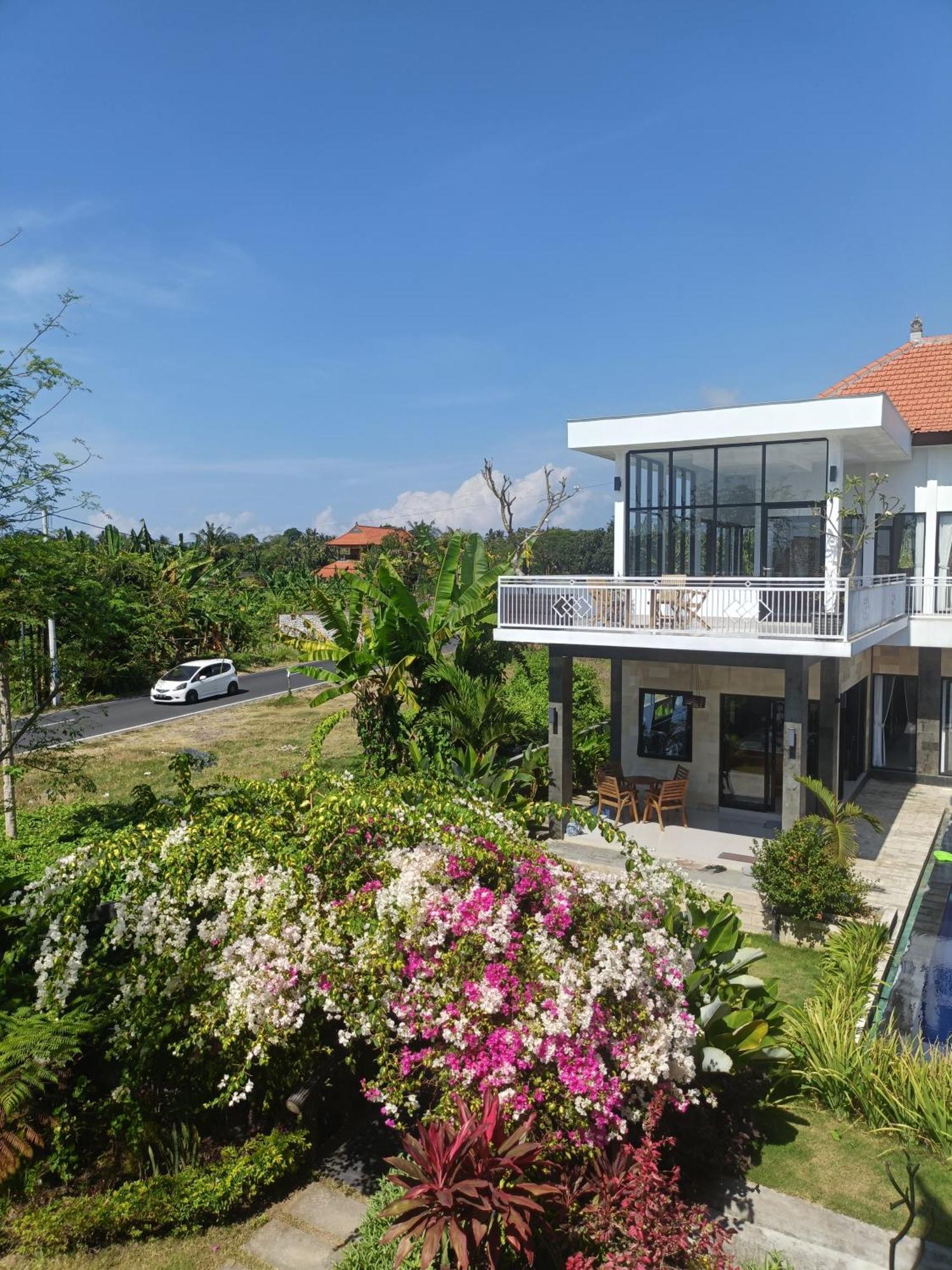 Limun Guesthouse Amlapura Buitenkant foto